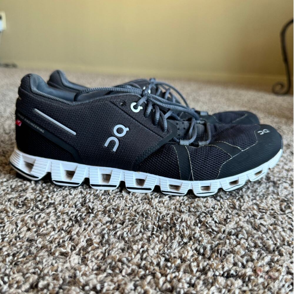 On Running Cloud 5 Women’s Running Shoes Size 8.5 Athletic Sneakers